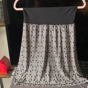 Max Studio Black and White Patterned A-Line Skirt